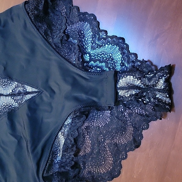 Never Worn Lace bodysuit - Picture 4 of 7